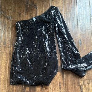 Lucy in the Sky  Alisson Sequin Flare Sleeve Dress in Black